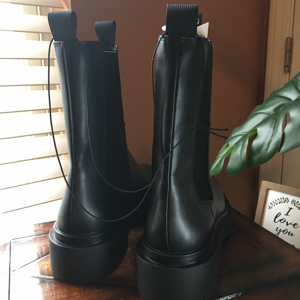 LAST PAIR 8.5 NWT H&M High Profile Chelsea Boots - Picture 5 of 10